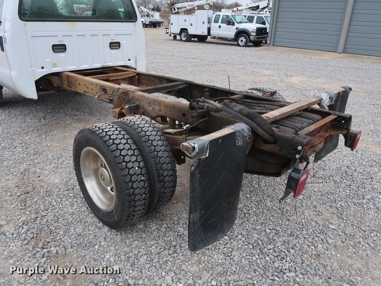 image for item GD9989 2006 Ford F550 Super Duty XL truck cab and chassis