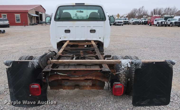 image for item GD9989 2006 Ford F550 Super Duty XL truck cab and chassis