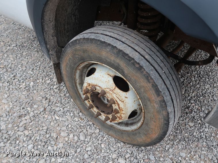 image for item GD9989 2006 Ford F550 Super Duty XL truck cab and chassis