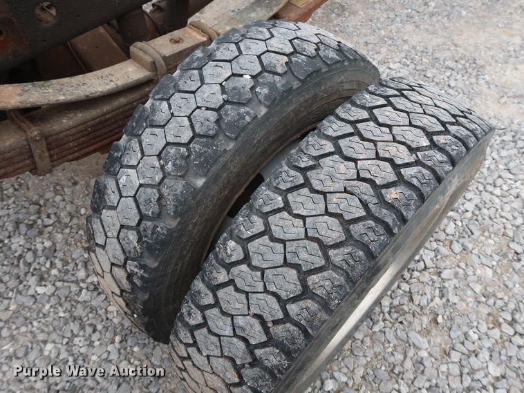 image for item GD9989 2006 Ford F550 Super Duty XL truck cab and chassis