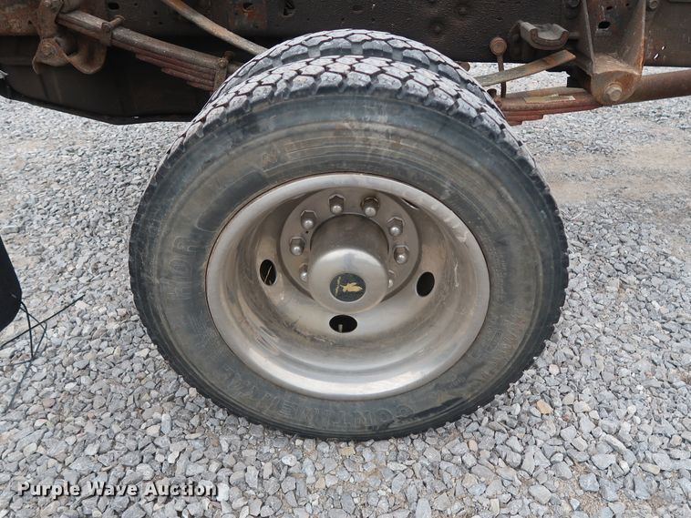 image for item GD9989 2006 Ford F550 Super Duty XL truck cab and chassis