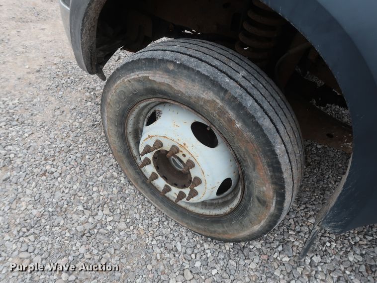 image for item GD9989 2006 Ford F550 Super Duty XL truck cab and chassis