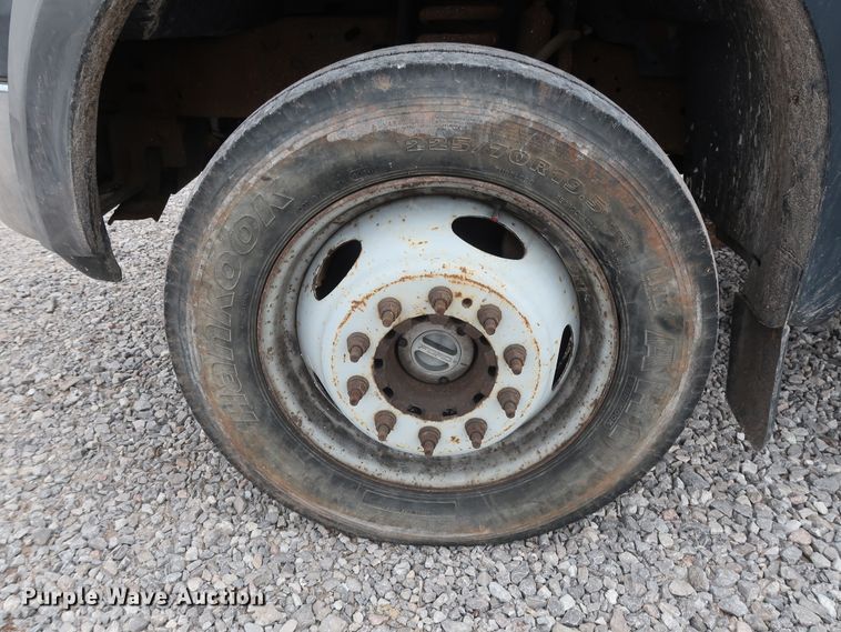 image for item GD9989 2006 Ford F550 Super Duty XL truck cab and chassis