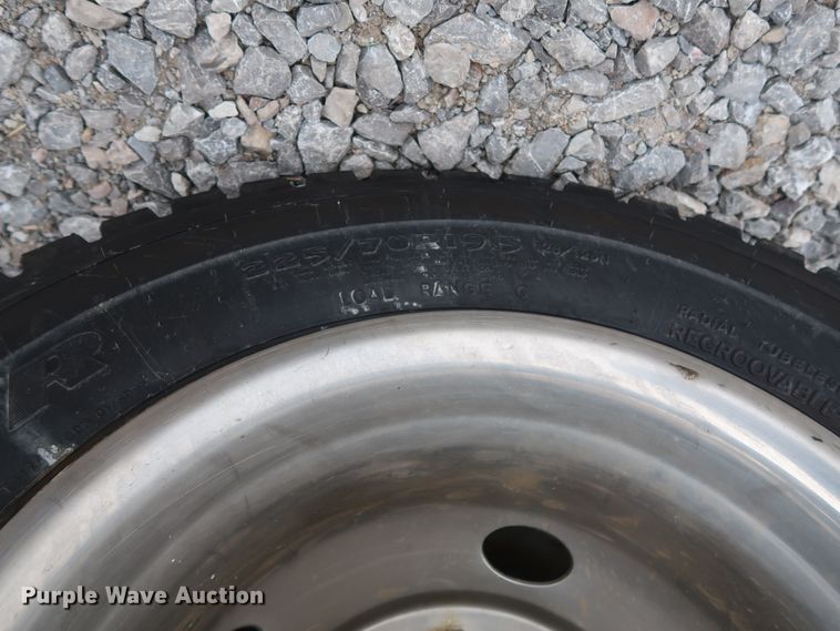 image for item GD9989 2006 Ford F550 Super Duty XL truck cab and chassis