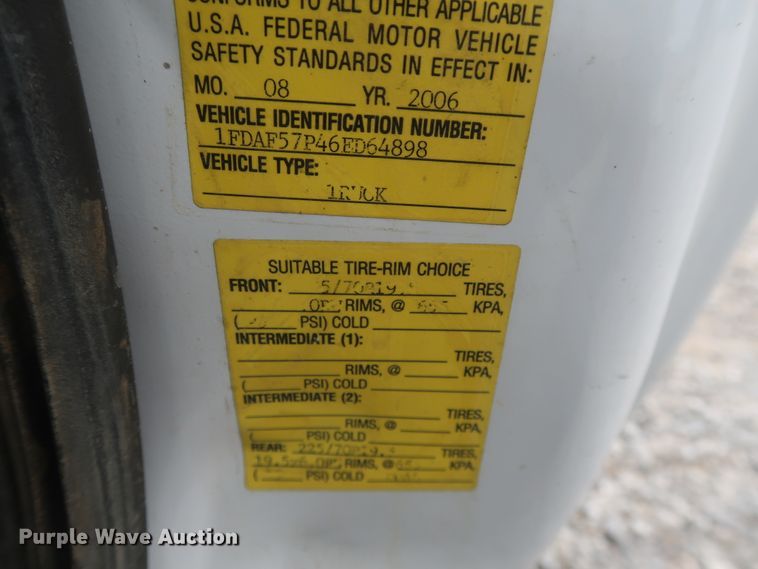 image for item GD9989 2006 Ford F550 Super Duty XL truck cab and chassis