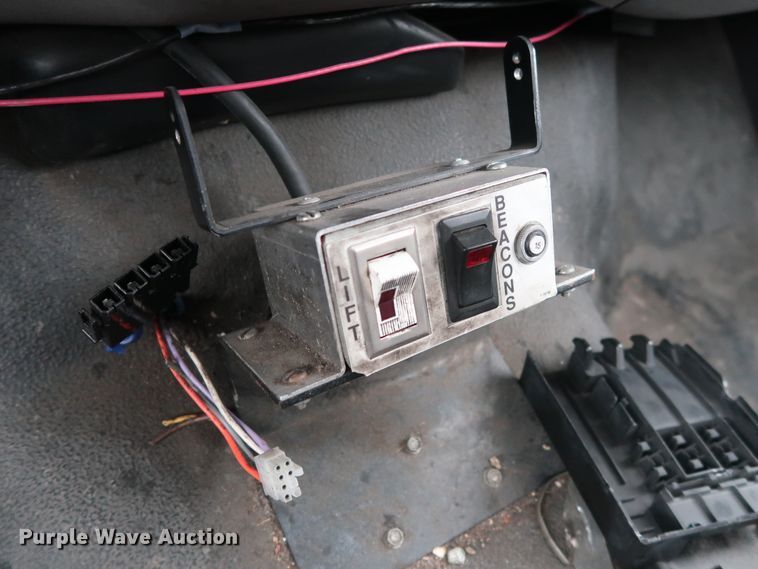 image for item GD9990 1999 Ford F450 Super Duty XL bucket truck