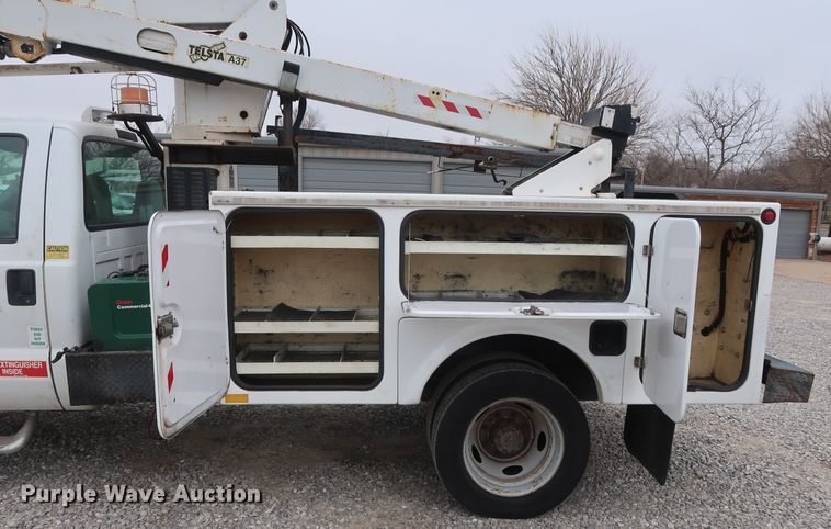 image for item GD9990 1999 Ford F450 Super Duty XL bucket truck