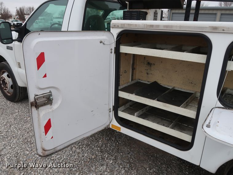 image for item GD9990 1999 Ford F450 Super Duty XL bucket truck