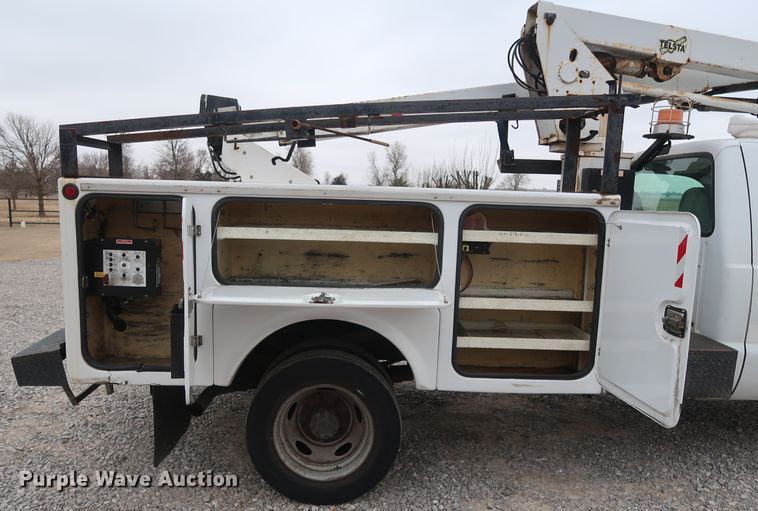 image for item GD9990 1999 Ford F450 Super Duty XL bucket truck