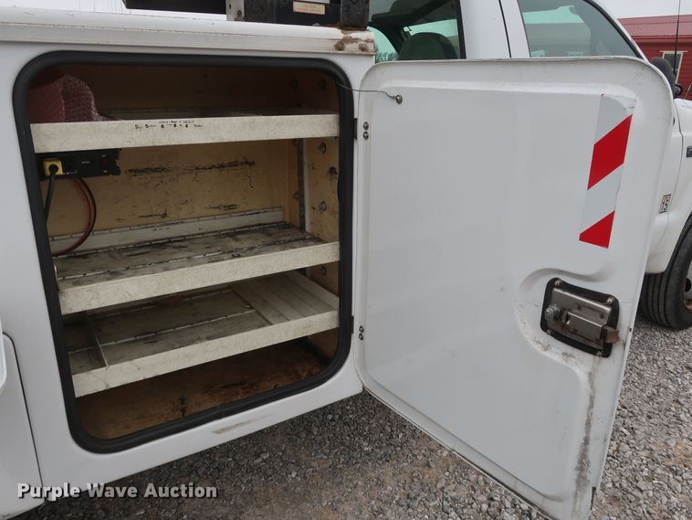 image for item GD9990 1999 Ford F450 Super Duty XL bucket truck