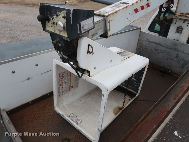 image for item GD9990 1999 Ford F450 Super Duty XL bucket truck