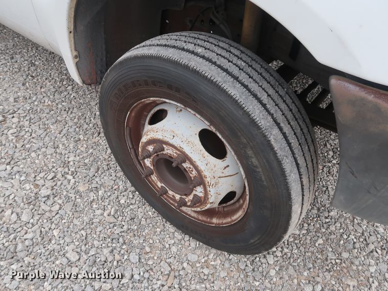 image for item GD9990 1999 Ford F450 Super Duty XL bucket truck