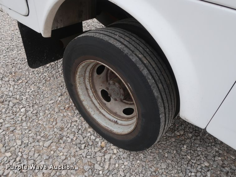 image for item GD9990 1999 Ford F450 Super Duty XL bucket truck