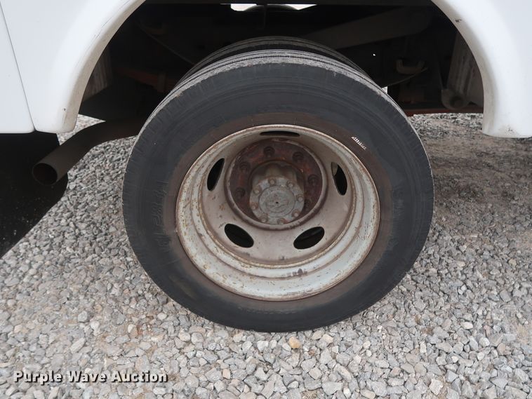 image for item GD9990 1999 Ford F450 Super Duty XL bucket truck