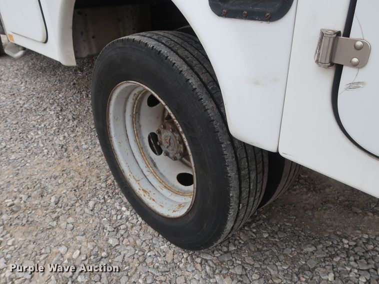 image for item GD9990 1999 Ford F450 Super Duty XL bucket truck