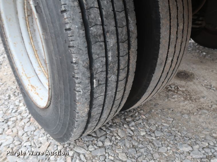 image for item GD9990 1999 Ford F450 Super Duty XL bucket truck