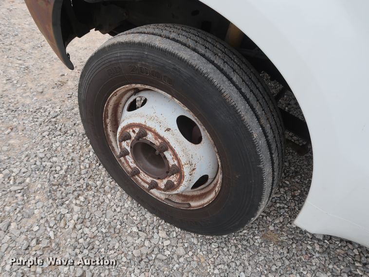 image for item GD9990 1999 Ford F450 Super Duty XL bucket truck