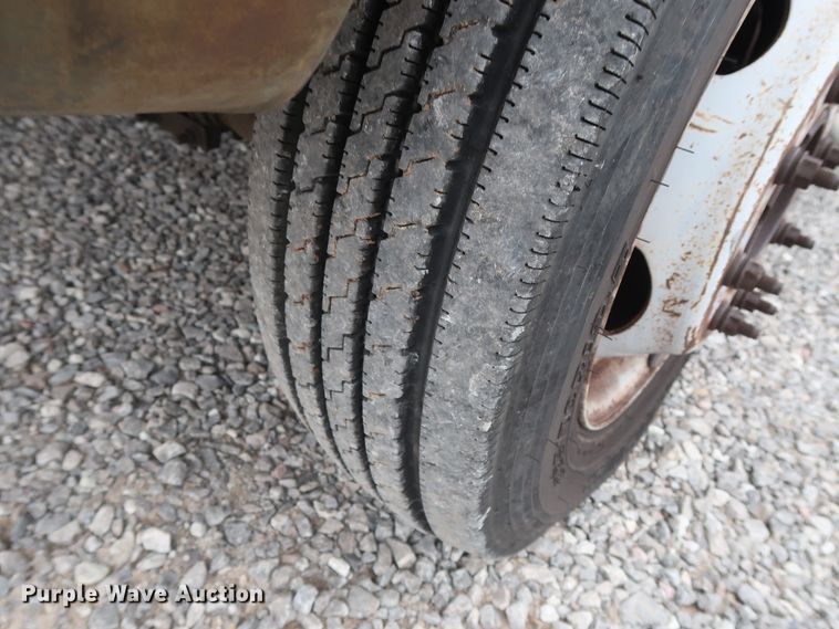 image for item GD9990 1999 Ford F450 Super Duty XL bucket truck