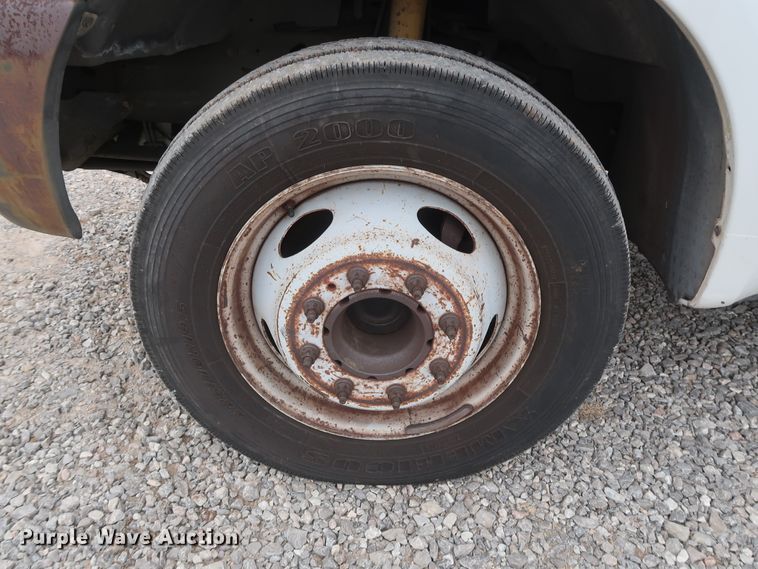 image for item GD9990 1999 Ford F450 Super Duty XL bucket truck