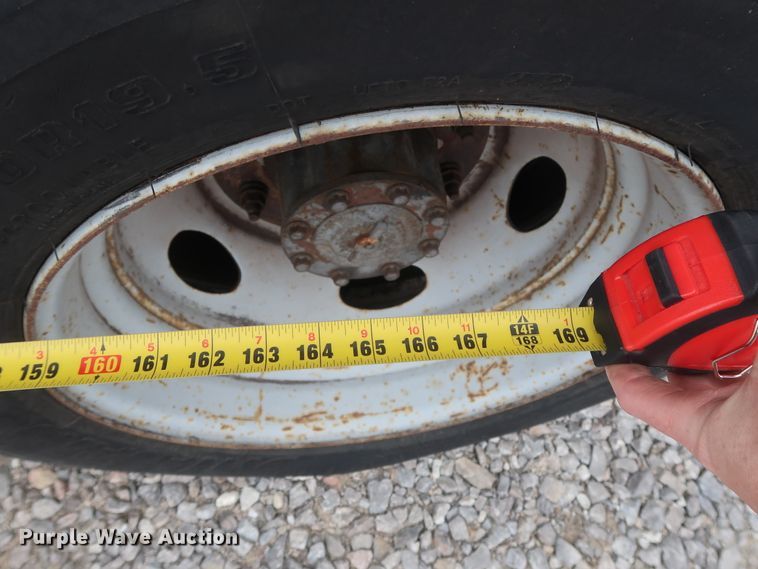 image for item GD9990 1999 Ford F450 Super Duty XL bucket truck