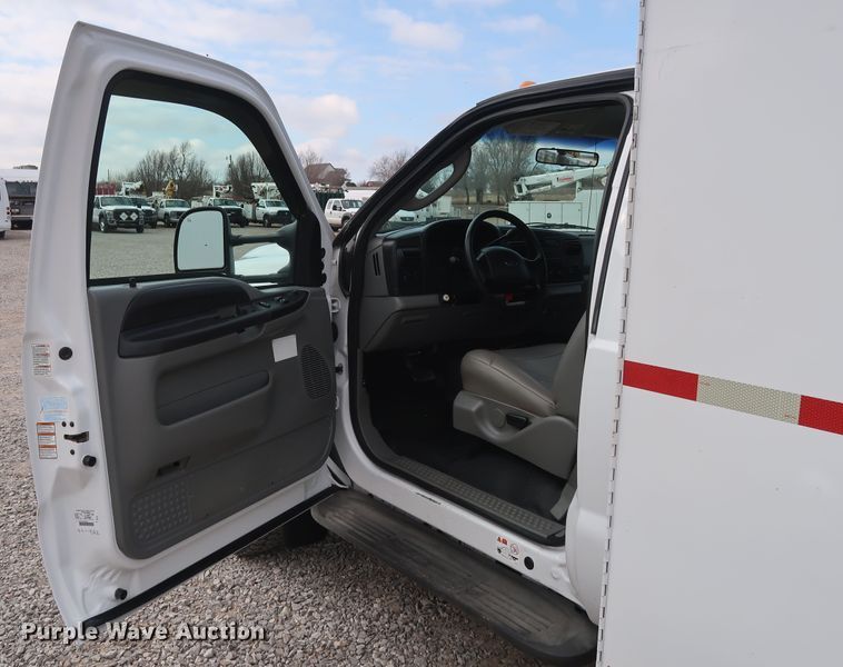 image for item GD9993 2005 Ford F550 Super Duty XL service truck