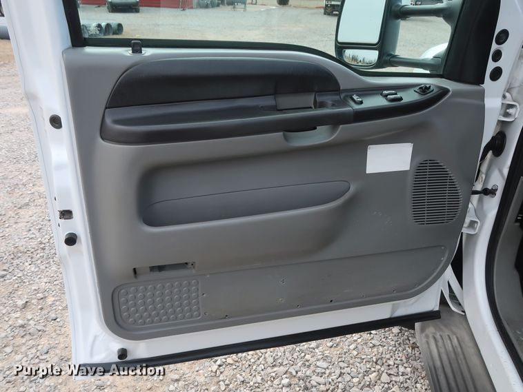 image for item GD9993 2005 Ford F550 Super Duty XL service truck