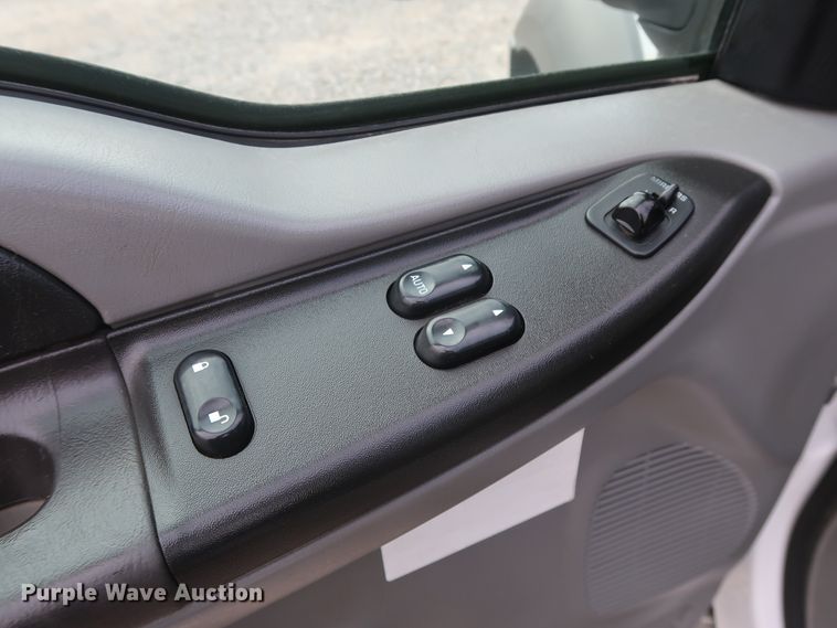 image for item GD9993 2005 Ford F550 Super Duty XL service truck