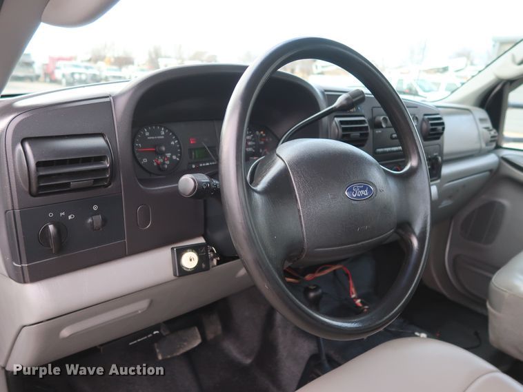 image for item GD9993 2005 Ford F550 Super Duty XL service truck