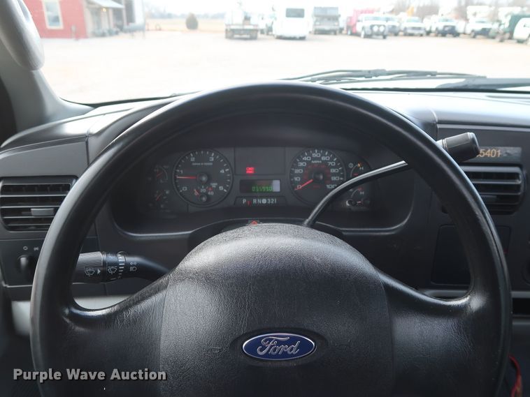 image for item GD9993 2005 Ford F550 Super Duty XL service truck