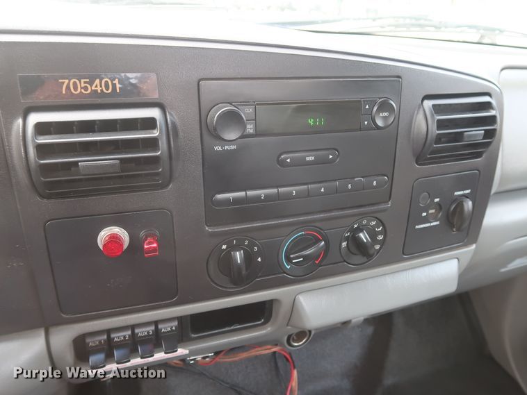 image for item GD9993 2005 Ford F550 Super Duty XL service truck