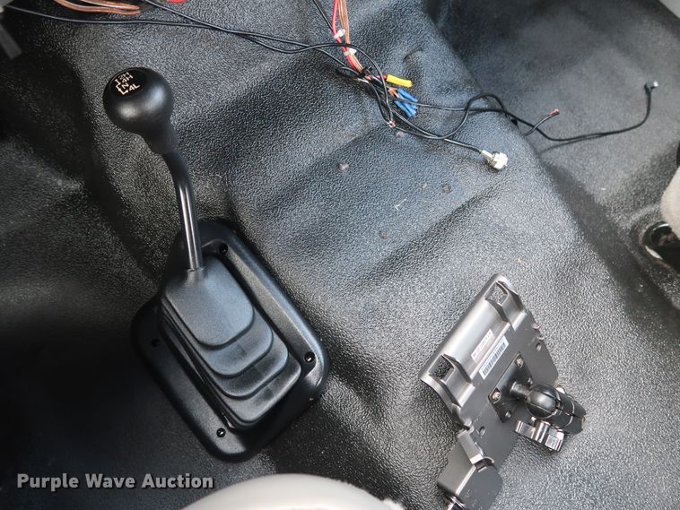 image for item GD9993 2005 Ford F550 Super Duty XL service truck