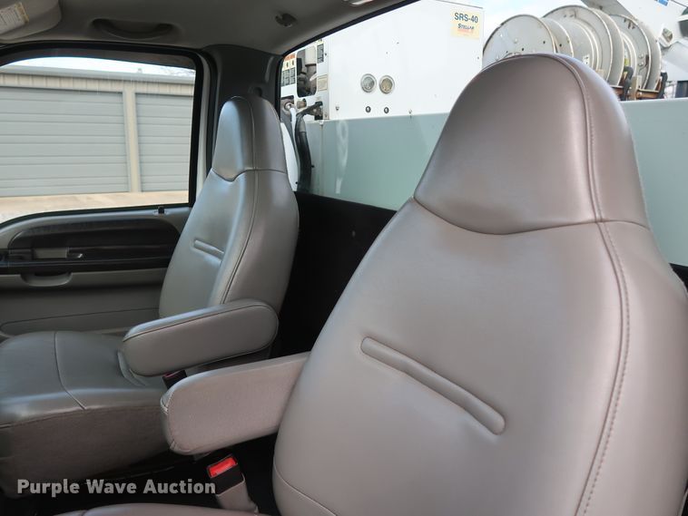 image for item GD9993 2005 Ford F550 Super Duty XL service truck