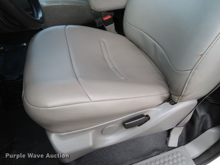 image for item GD9993 2005 Ford F550 Super Duty XL service truck