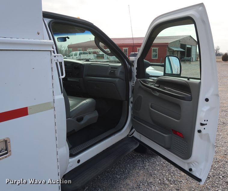 image for item GD9993 2005 Ford F550 Super Duty XL service truck