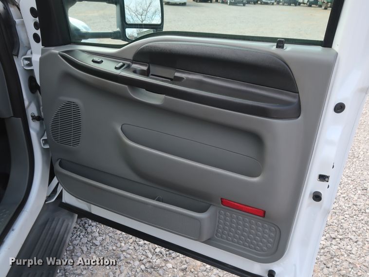 image for item GD9993 2005 Ford F550 Super Duty XL service truck