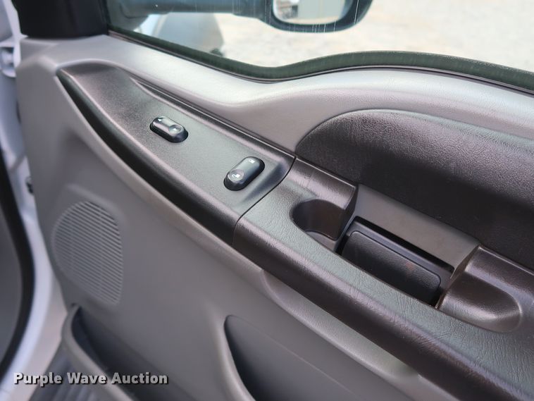 image for item GD9993 2005 Ford F550 Super Duty XL service truck