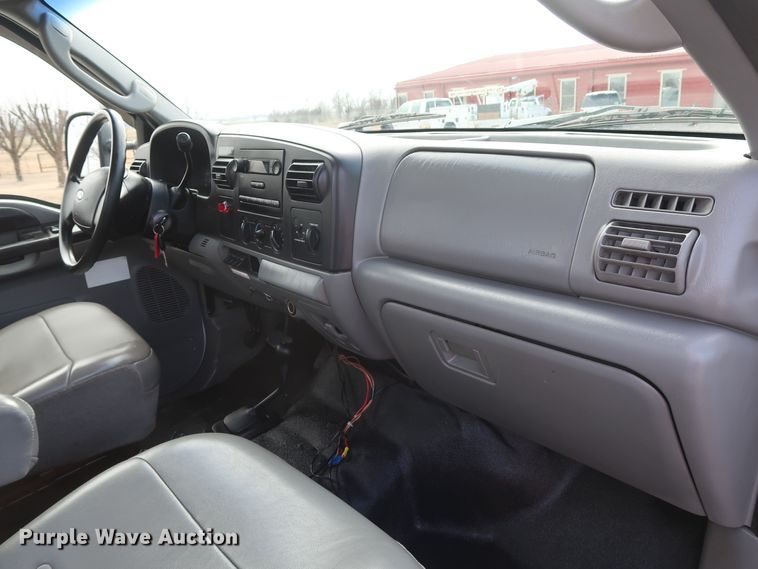 image for item GD9993 2005 Ford F550 Super Duty XL service truck