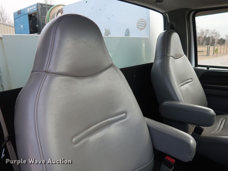 image for item GD9993 2005 Ford F550 Super Duty XL service truck