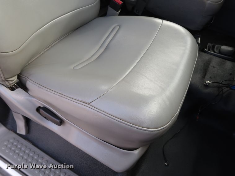 image for item GD9993 2005 Ford F550 Super Duty XL service truck