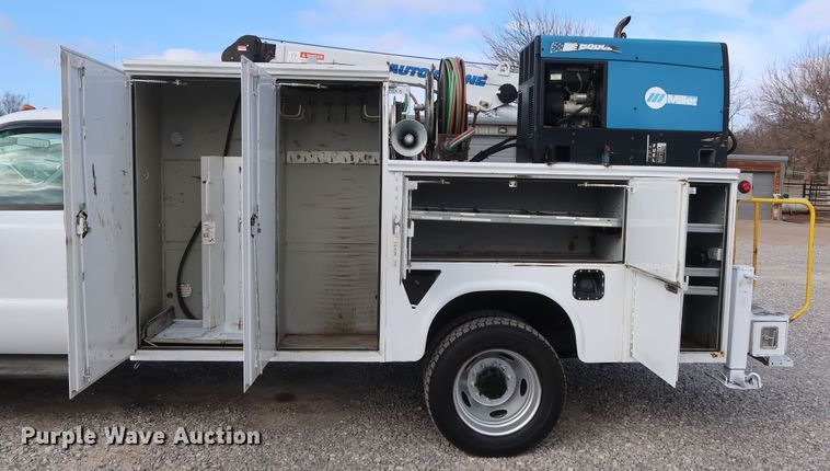 image for item GD9993 2005 Ford F550 Super Duty XL service truck