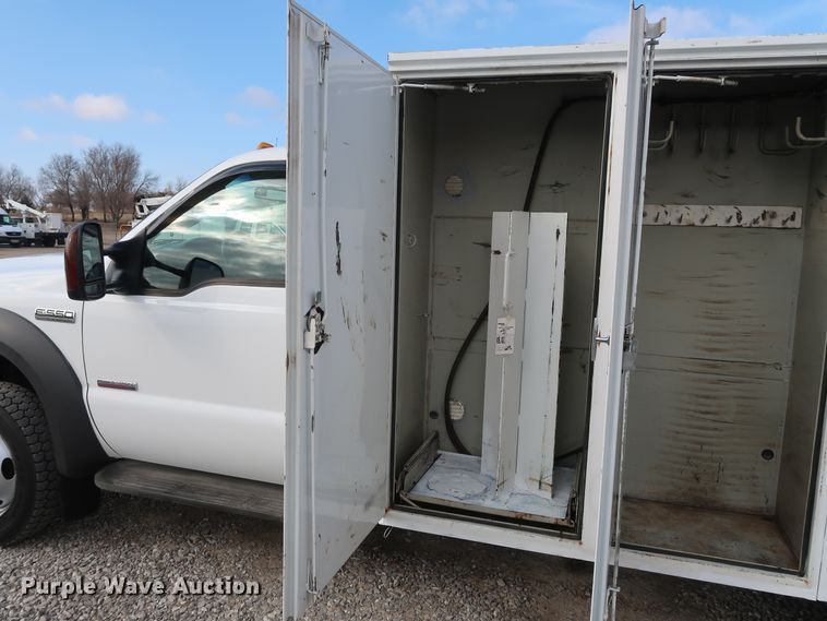 image for item GD9993 2005 Ford F550 Super Duty XL service truck