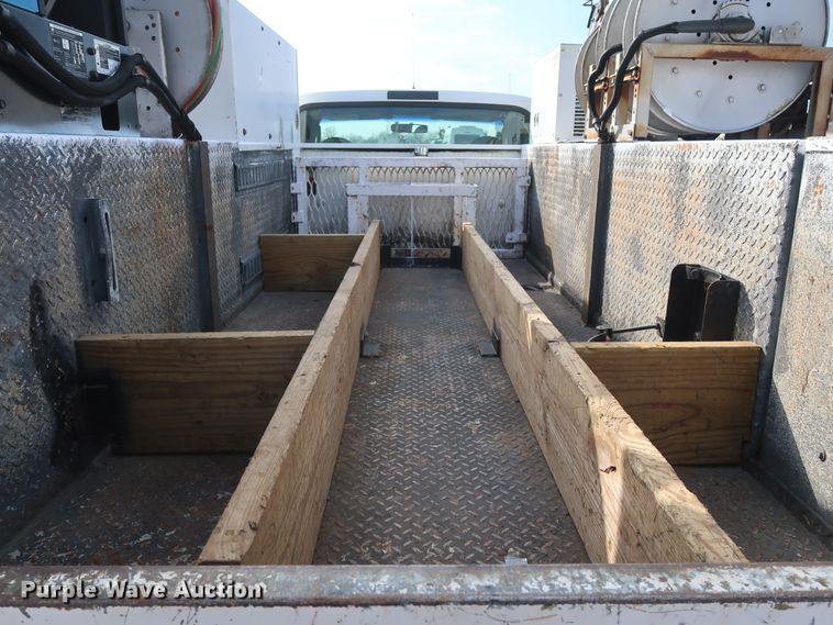 image for item GD9993 2005 Ford F550 Super Duty XL service truck