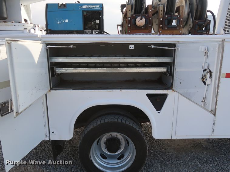 image for item GD9993 2005 Ford F550 Super Duty XL service truck