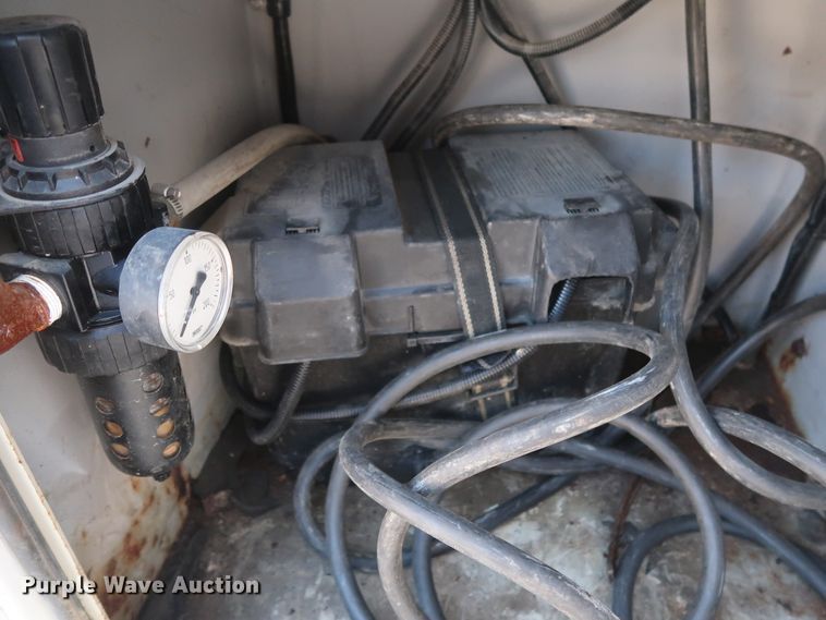 image for item GD9993 2005 Ford F550 Super Duty XL service truck