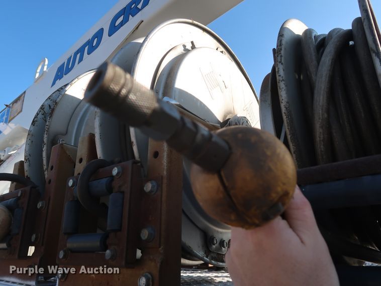 image for item GD9993 2005 Ford F550 Super Duty XL service truck