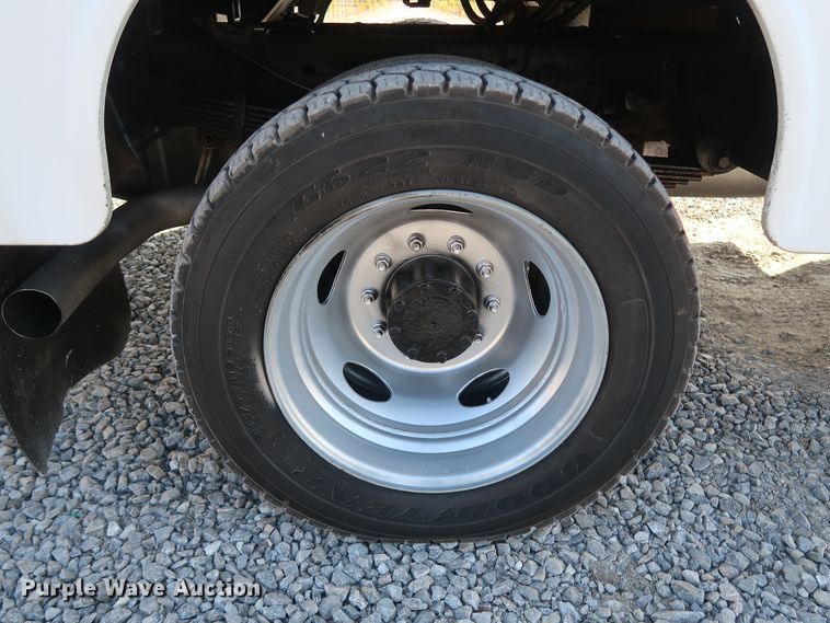 image for item GD9993 2005 Ford F550 Super Duty XL service truck