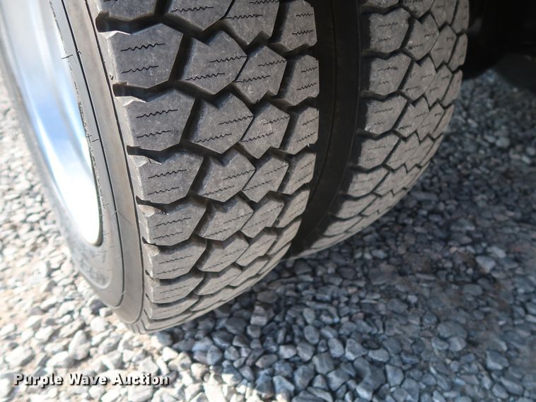 image for item GD9993 2005 Ford F550 Super Duty XL service truck