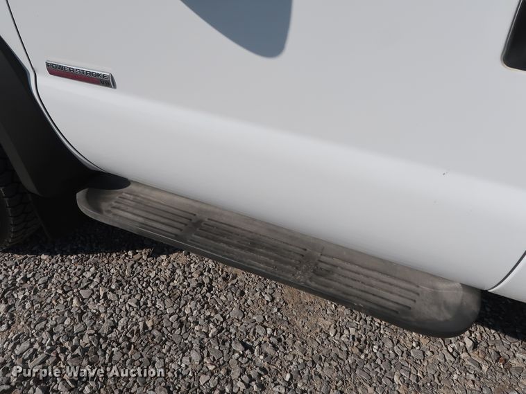 image for item GD9993 2005 Ford F550 Super Duty XL service truck
