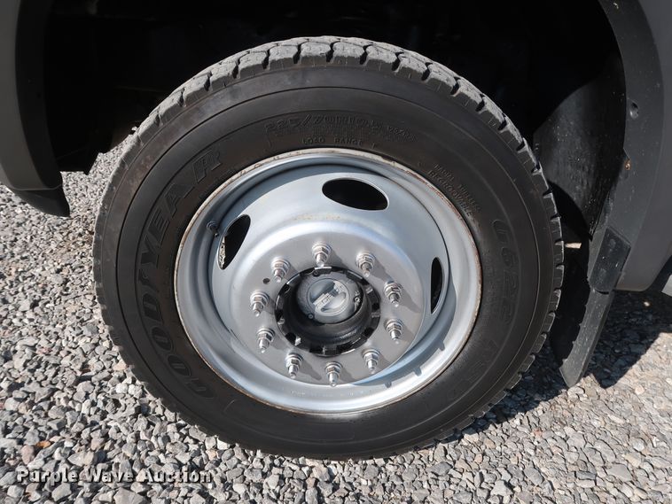 image for item GD9993 2005 Ford F550 Super Duty XL service truck