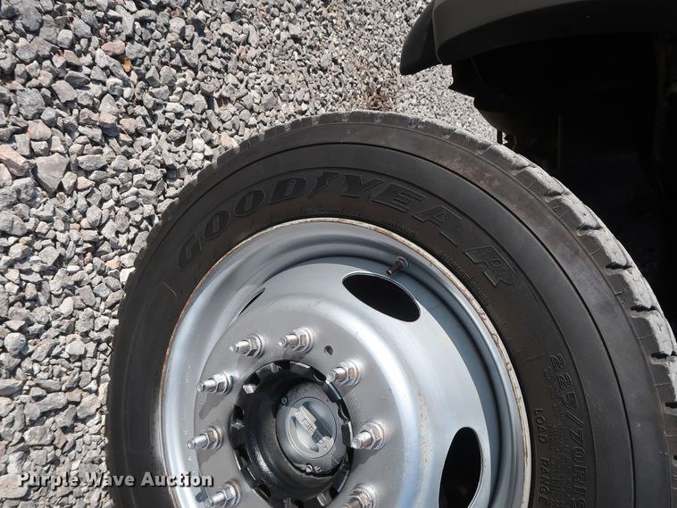 image for item GD9993 2005 Ford F550 Super Duty XL service truck